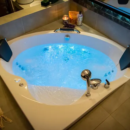 Relax Jacuzzi & Apartament Apartment